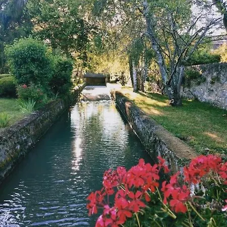 Holiday home Baia, Charmante Maison Avec Jardin Flagy (Seine-et-Marne)
